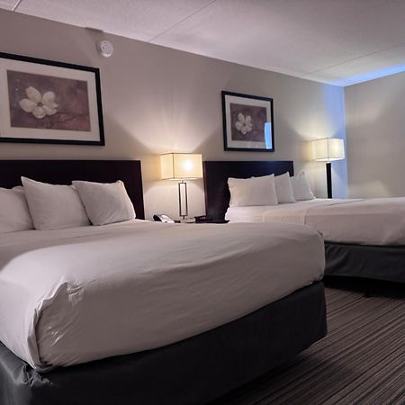 Ramada By Wyndham London Hotel Exterior photo