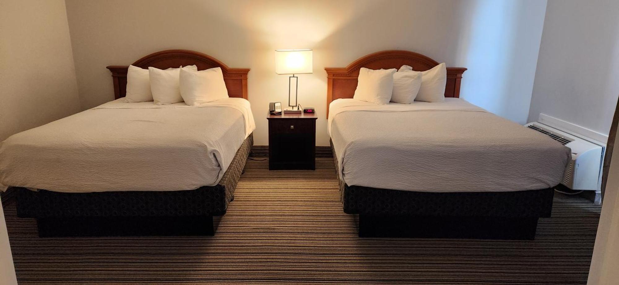 Ramada By Wyndham London Hotel Exterior photo
