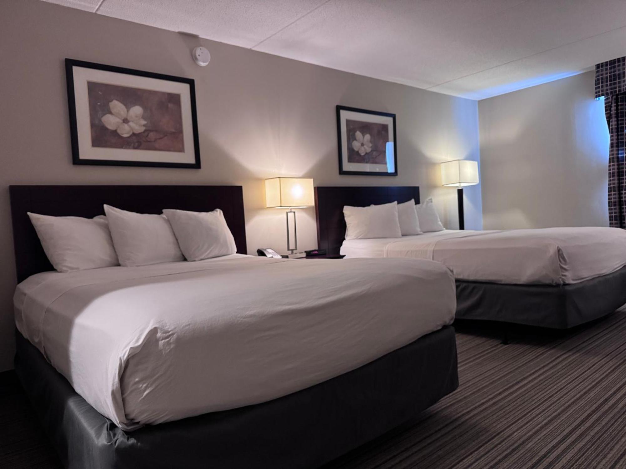 Ramada By Wyndham London Hotel Exterior photo