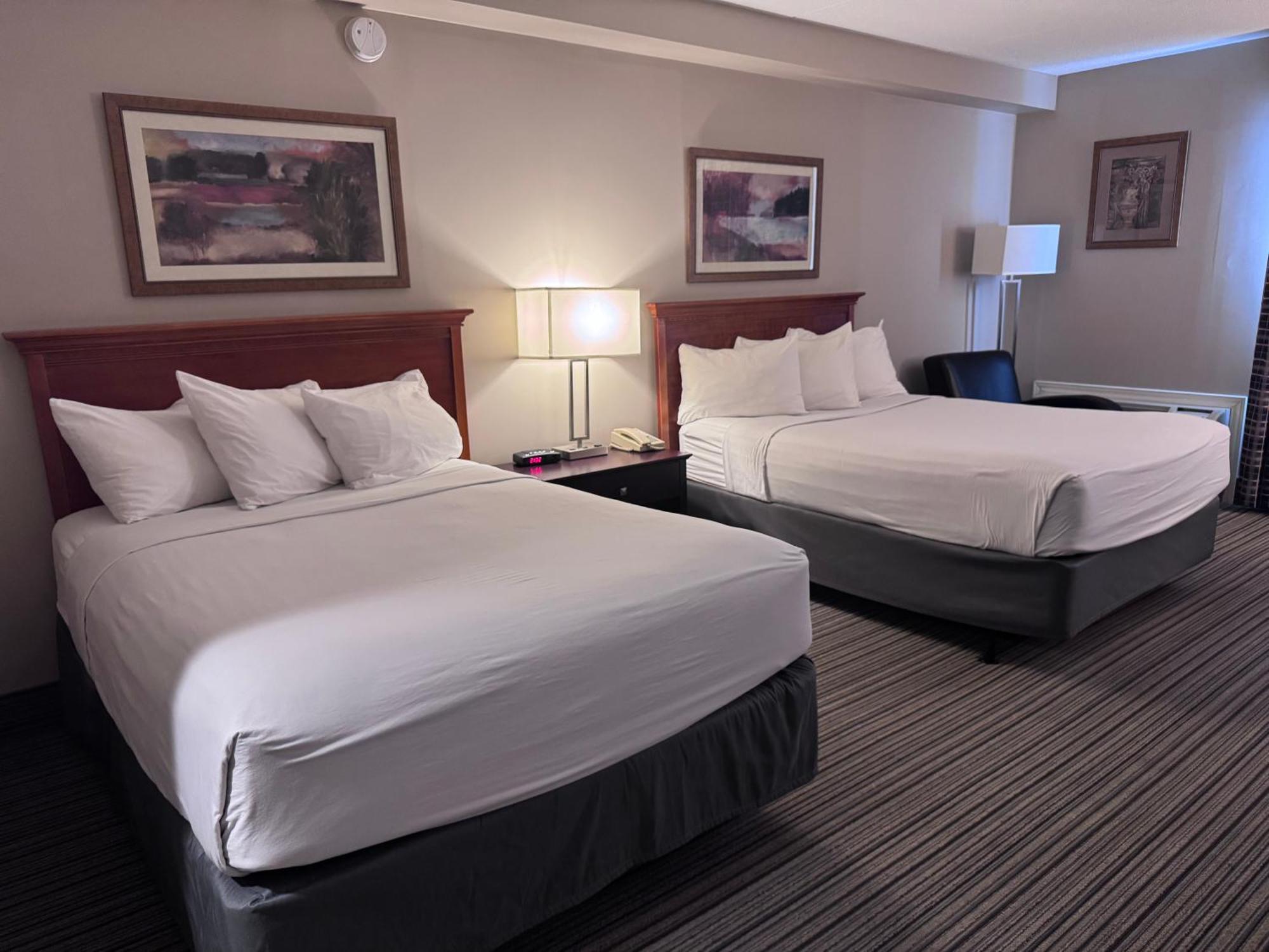 Ramada By Wyndham London Hotel Exterior photo