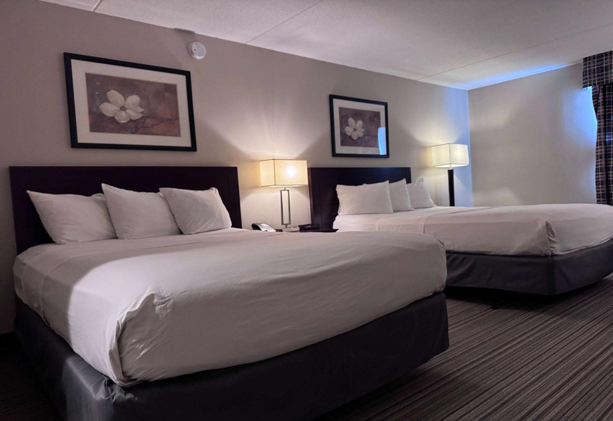Ramada By Wyndham London Hotel Exterior photo