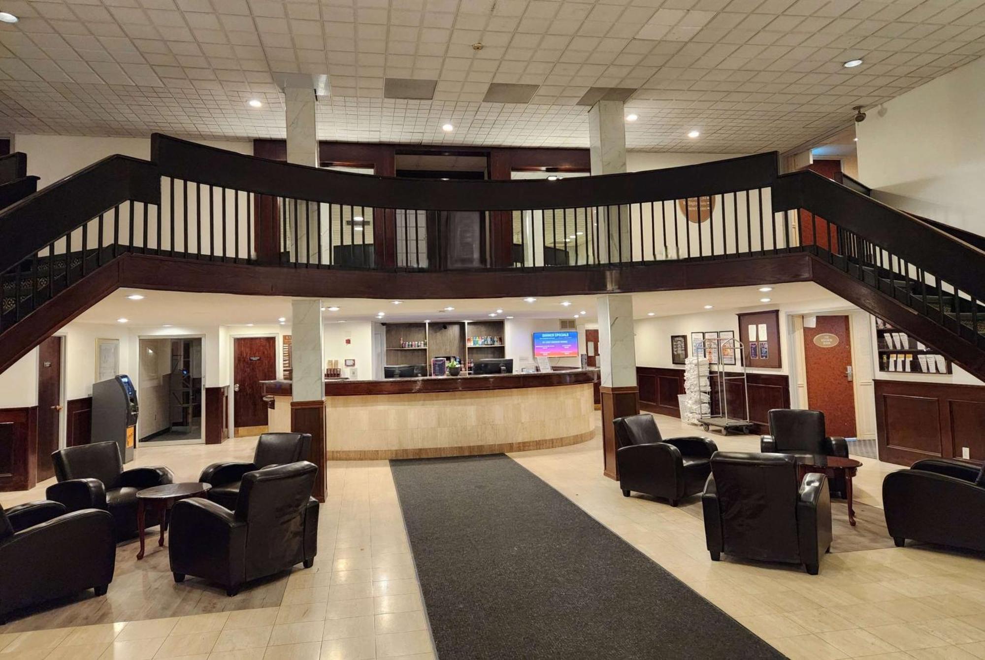 Ramada By Wyndham London Hotel Exterior photo