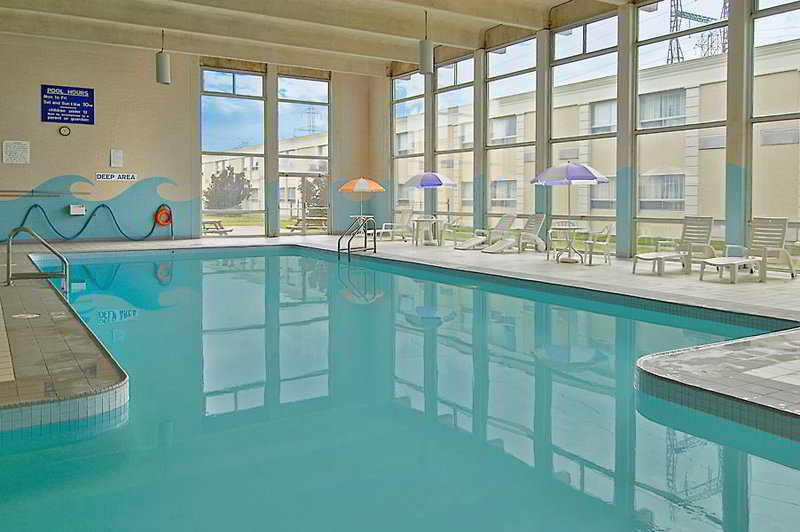 Ramada By Wyndham London Hotel Exterior photo